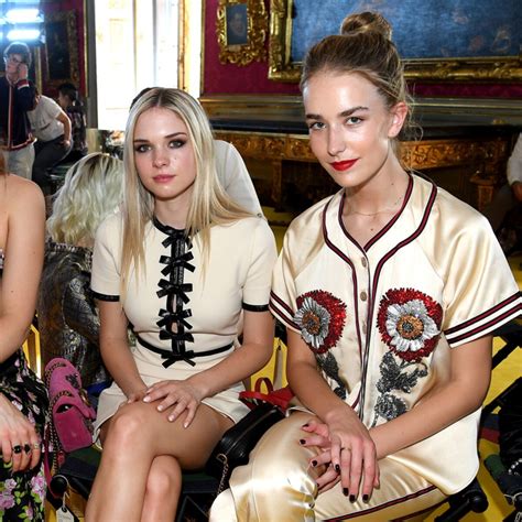 dakota johnson y sus hermanas en gucci cruise